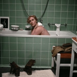 Lee Miller: Kate Winslet nell'iconica immagine della vasca da bagno