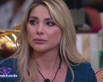 Grande Fratello, Chiara Cainelli rivela: 'Non potevo permettermi neanche il bar. Ho sofferto di depressione'