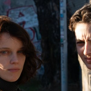 L'albero: Tecla Insolia e Carlotta Gamba in una scena