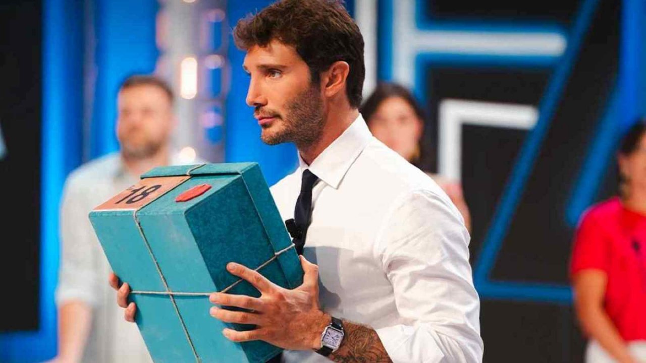 Stefano De Martino presenta Affari Tuoi