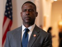 Paradise, intervista a Sterling K. Brown sul finale della serie: 'La seconda stagione vi stupirà'