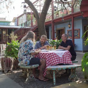 Rocco Schiavone. Marco Giallini, Tullio Sorrentino e Mirko Frezza in una scena del finale nella sesta stagione.
