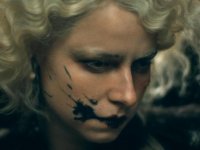 La Sposa!, la trasformazione della protagonista in una foto: 'Lasciate che i mostri siano mostruosi'