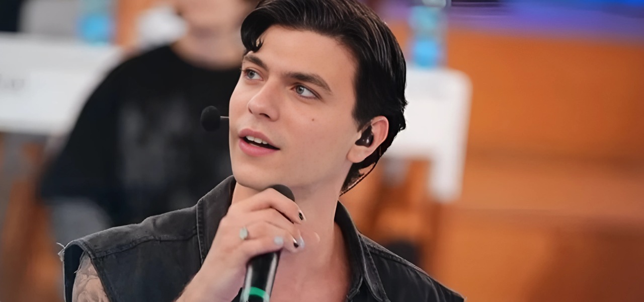 Trigno durante un'esibizione ad Amici 24