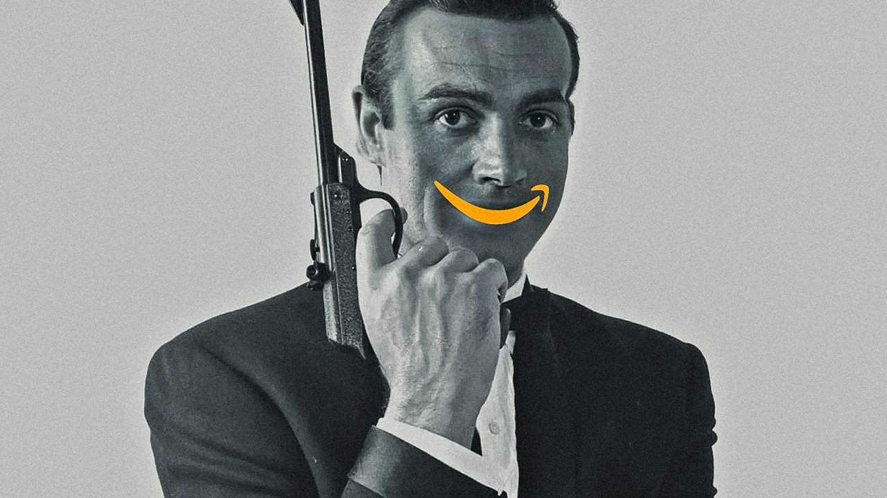 Sean Connery e Lois Maxwell in Agente 007 - Licenza di uccidere