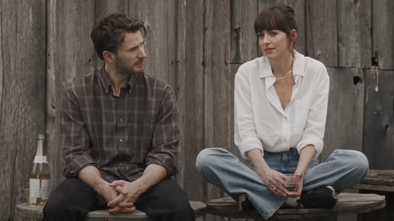Materialists: Chris Evans e Dakota Johnson in una scena dal trailer