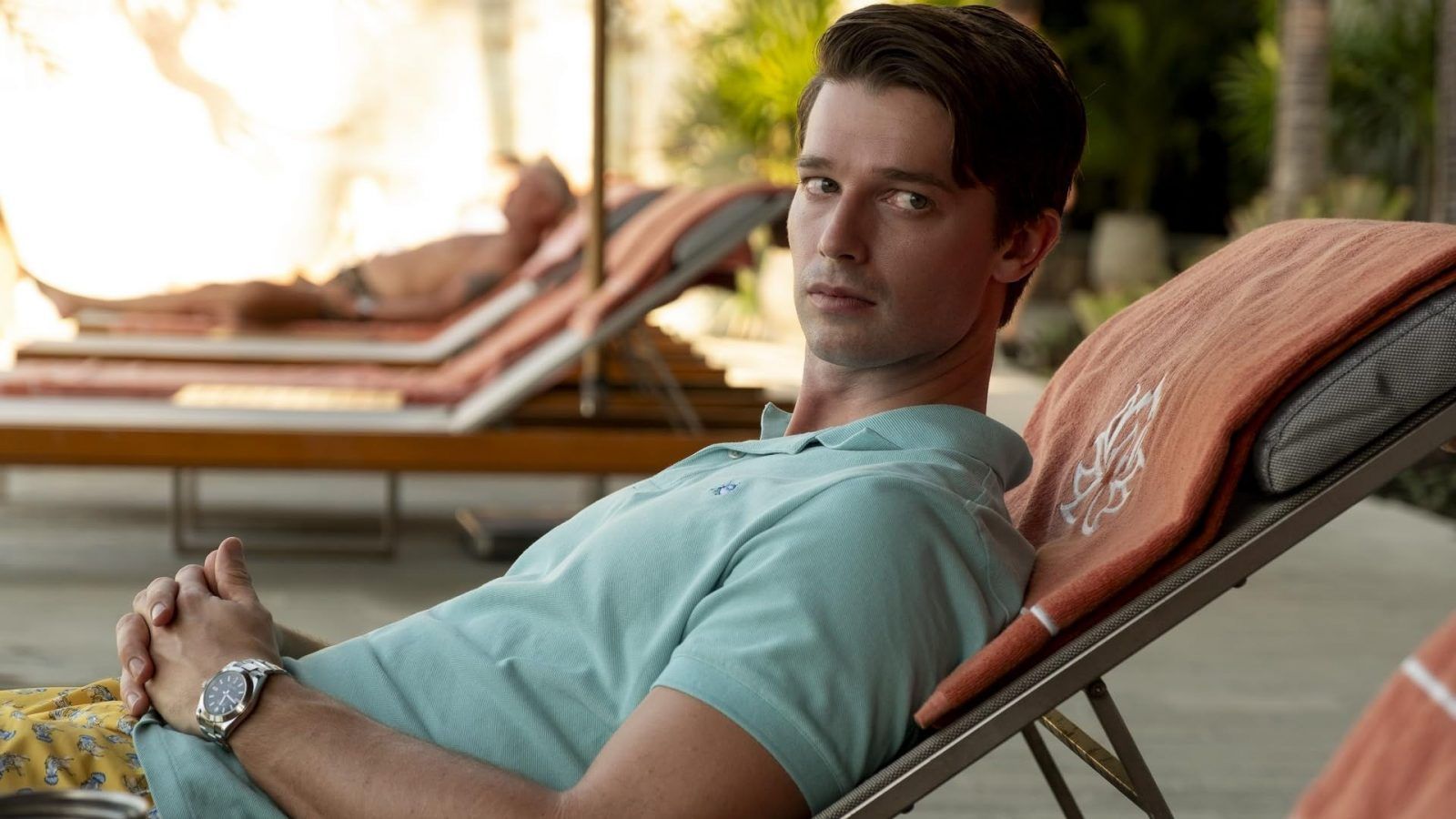 The White Lotus: Patrick Schwarzenegger in una scena della terza stagione