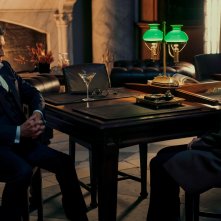 Ballerina, Ian McShane e Ana De Armas a colloquio in una scena