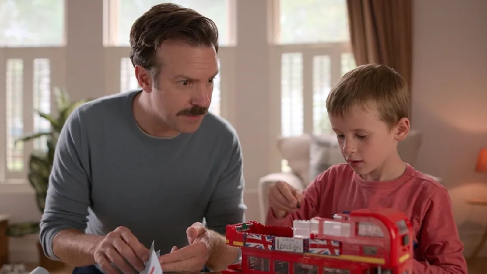 Ted Lasso: Jason Sudeikis e l'interprete del figlio nelle prime tre stagioni