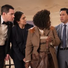The Residence. Uzo Aduba e Randall Park in una scena della serie.
