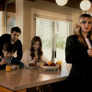 Happy Face. Annaleigh Ashford e James Wolk in una scena della serie.