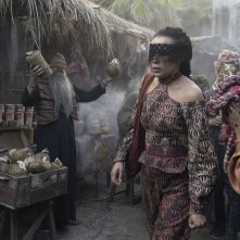 La ruota del tempo. Zoe Robins in una scena della terza stagione.