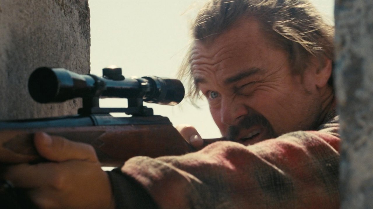 Leonardo DiCaprio col fucile spianato