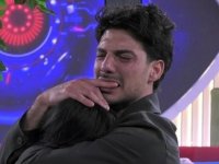 Grande Fratello, Lorenzo e Shaila fanno pace tra lacrime e baci disperati: 'Non ho mai amato nessuno così'