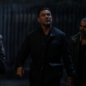 Mobland. Tom Hardy in una scena della serie.