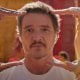 Pedro Pascal nel mirino dei fan: ora scoppia la critica per come ha toccato la moglie di Willem Dafoe