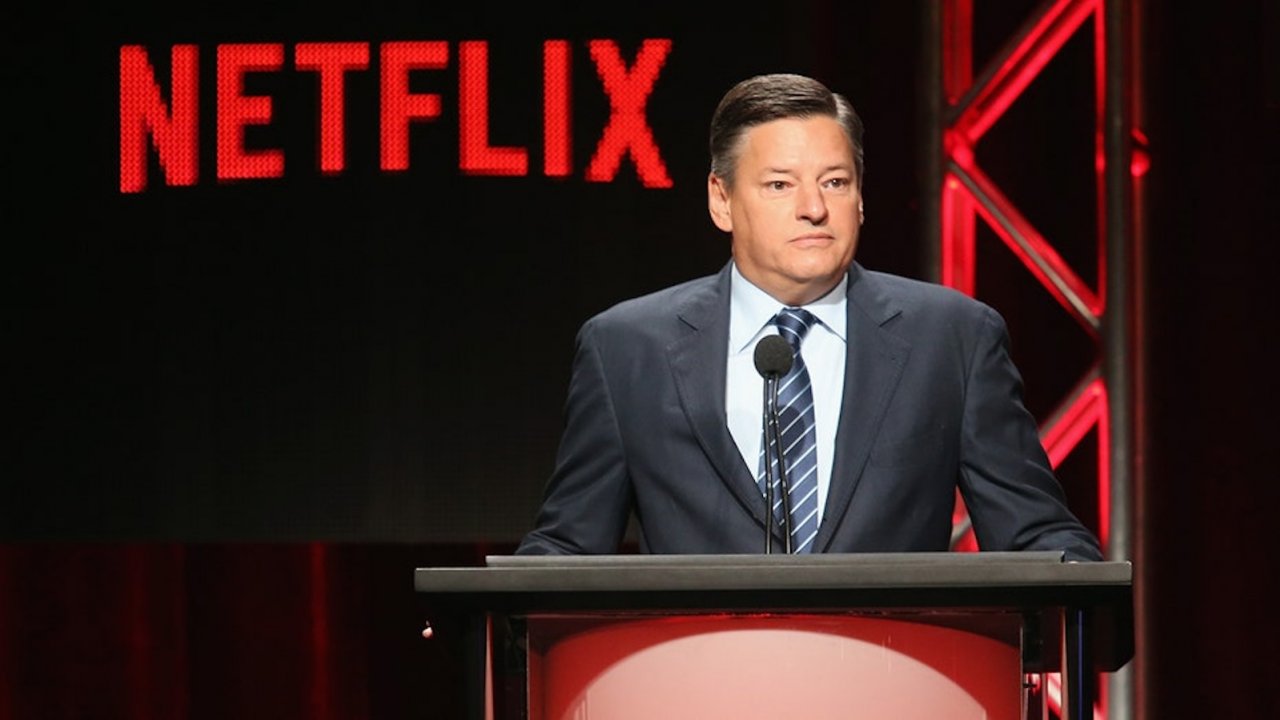 Ted Sarandos, il CEO di Netflix durante una conferenza