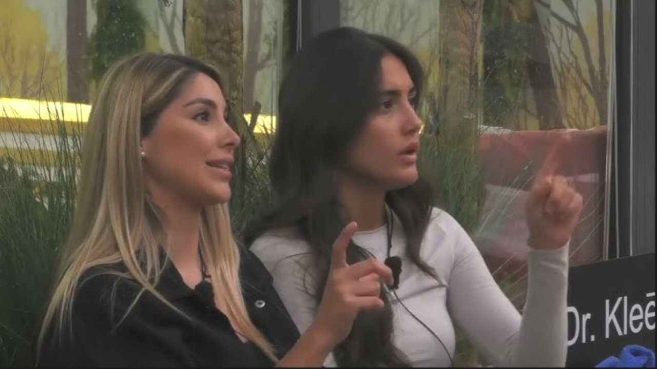 Zeudi e Chiara durante una discussione nella Casa del Grande Fratello