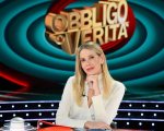 Obbligo o Verità, Alessia Marcuzzi gioca con i vip nel nuovo talk show da stasera su Rai 2