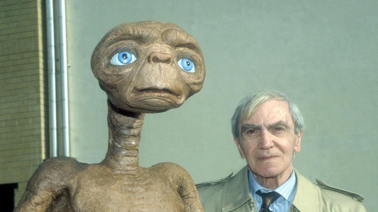 Carlo Rambaldi con la sua creatura E.T.