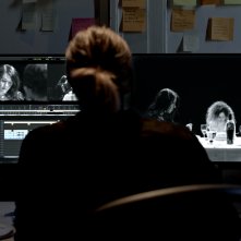 Io ti conosco: Sara Drago mentre lavora al montaggio di un film