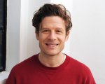 James Norton star della serie Wavewalker: Breaking Free, scritta da Jack Thorne, co-autore di Adolescence