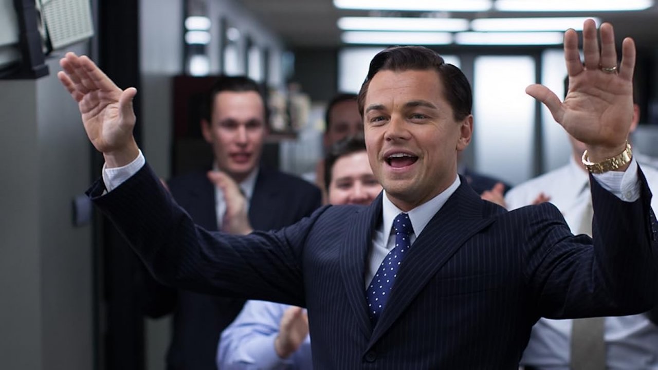 The Wolf of Wall Street: Leonardo DiCaprio in una scena