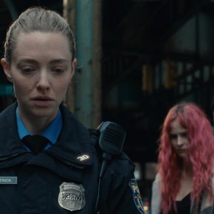 Long Bright River. Amanda Seyfried e Ashleigh Cummings in una scena della serie.