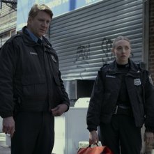 Long Bright River. Amanda Seyfried e Dash Mihok in una scena della serie.