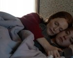 Sydney Sweeney e Julianne Moore sono madre e figlia nelle prime immagini di Echo Valley