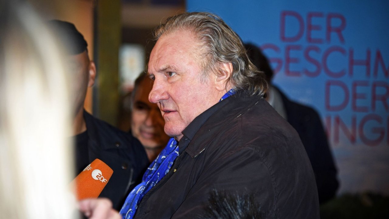 Gerard Depardieu durante un'intervista