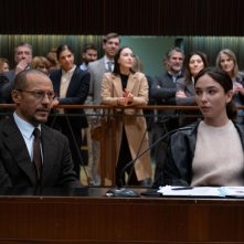 La lezione: Matilda De Angelis e Stefano Accorsi in tribunale