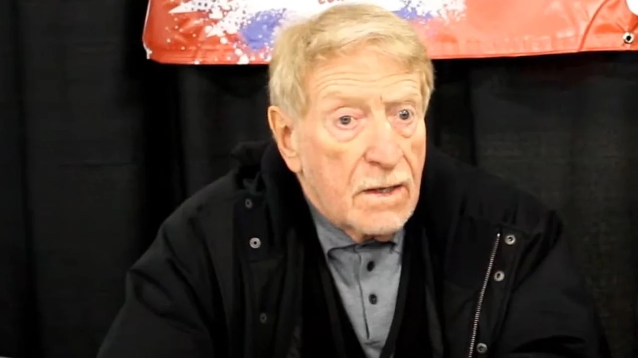 Primo piano di Clive Revill