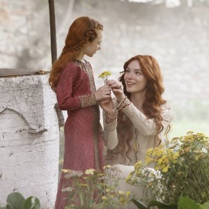 Costanza. Bianca Panconi in una scena in costume della serie.