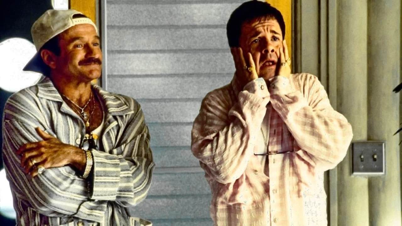 Robin Williams e Nathan Lane in una scena di Piume di struzzo