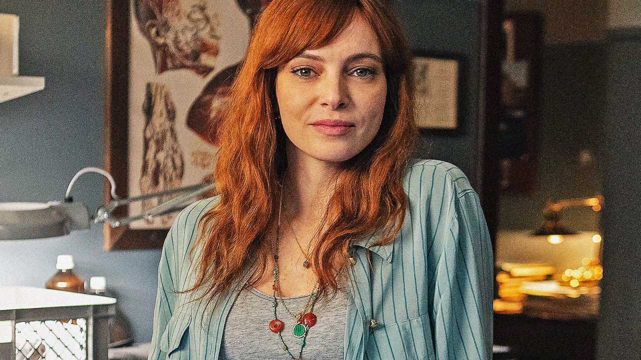 Miriam Dalmazio è Costanza.