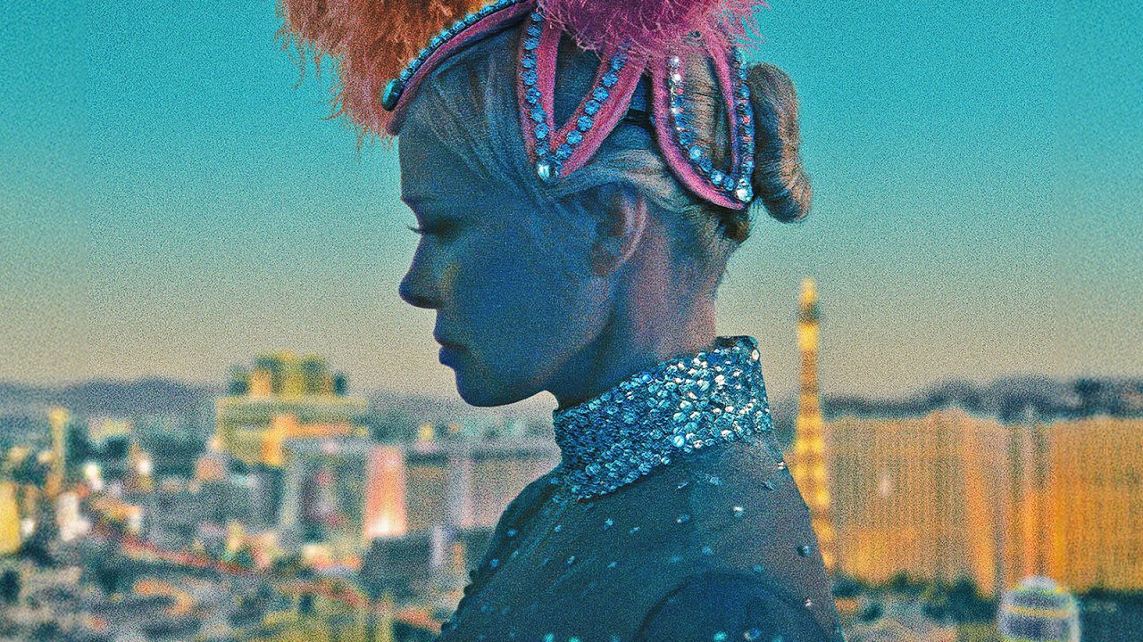 Pamela Anderson nella locandina del film The Last Showgirl