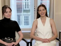 The White Lotus 3, intervista a Michelle Monaghan e Aimee Lou Wood: 'Il gossip è uno strumento di distrazione'