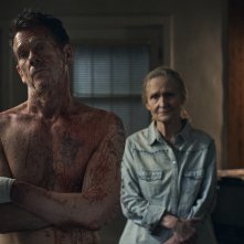 The Bondsman. Kevin Bacon e Beth Grant in una scena della serie.