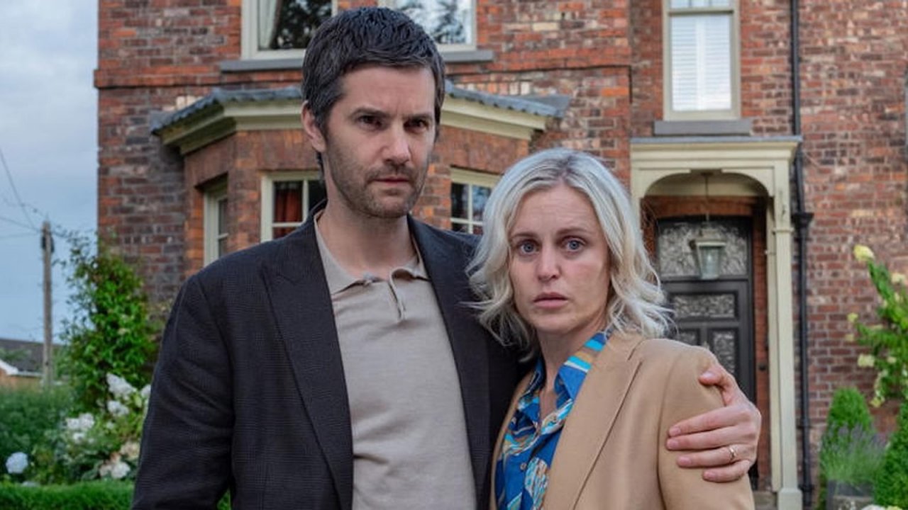 The Stolen Girl, Jim Sturgess e Denise Gough in un'immagine della serie