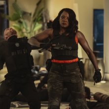 G20: Viola Davis in una scena action del film