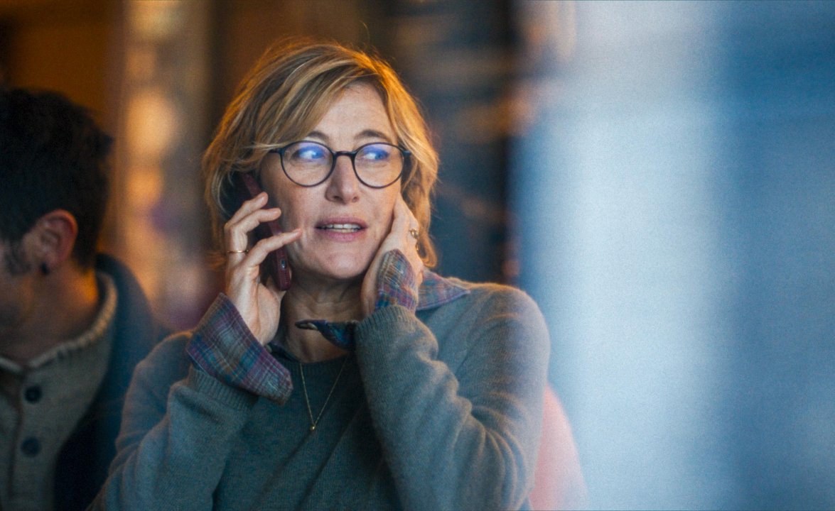 L’attachement – La tenerezza, recensione: cuori nella tormenta nel dramma con Valeria Bruni Tedeschi
