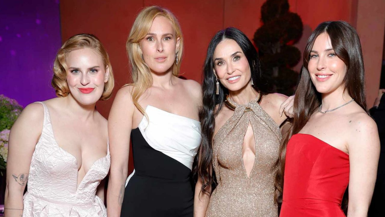 Rumer Willis con le sorelle e Demi Moore