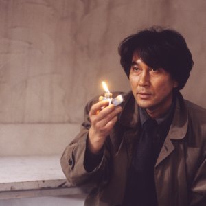 Cure: Koji Yakusho nel ruolo del detective Kenichi Takabe