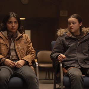 The Last of Us 2: Isabela Merced e Bella Ramsey in una scena della serie