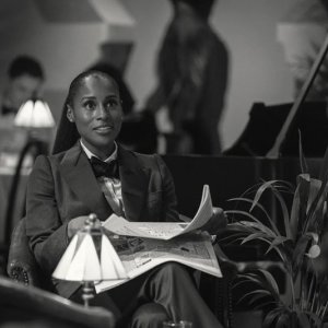 Black Mirror. Issa Rae nell'episodio 'Hotel Reverie' della settima stagione.