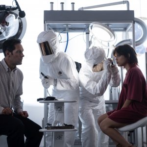 Death of a Unicorn: Jenna Ortega, Paul Rudd in un laboratorio