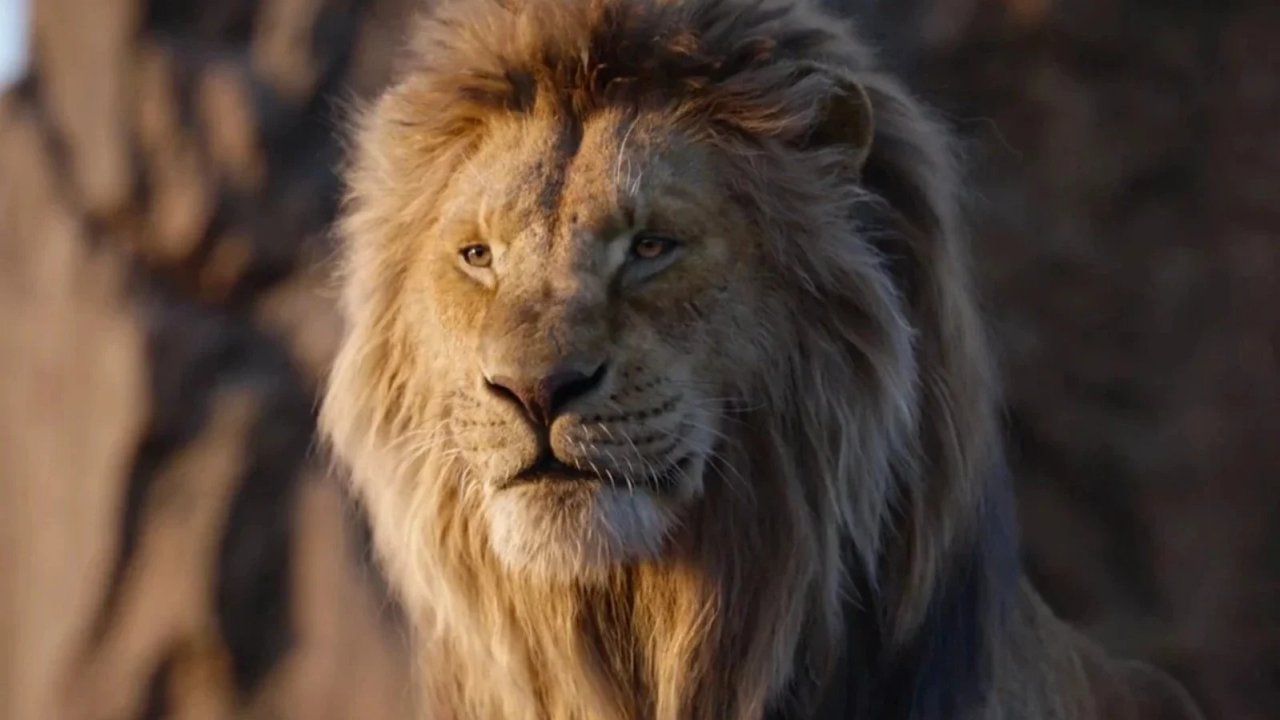 Mufasa in una scena di Mufasa - Il Re Leone.