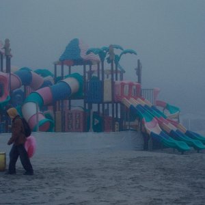 Paternal Leave: Juli Grabenhenrich in spiaggia