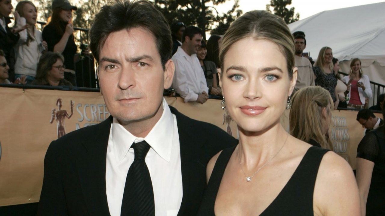 Charlie Sheen e Denise Richards sul red carpet